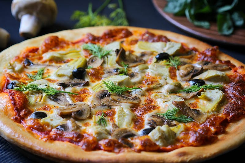 Mushroom and pesto vegan pizza
